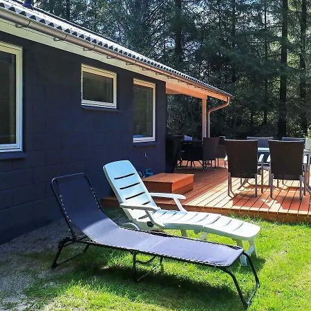 Three-bedroom Holiday In 4 * Jerup