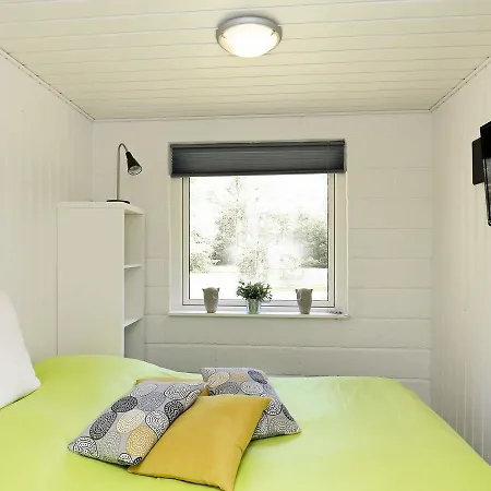 Three-bedroom Holiday In 4 *
