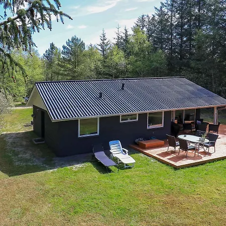 Ferienhaus Three-bedroom Holiday In 4